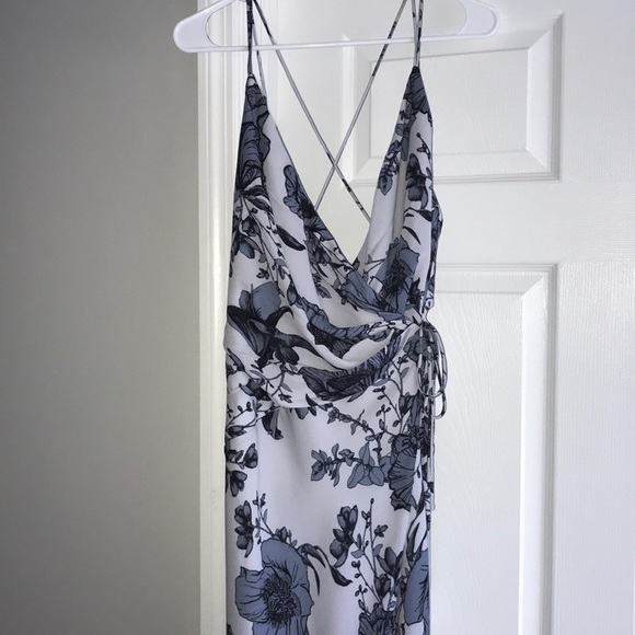 Worn once - Strappy floral open back maxi dress - Picture 2 of 8